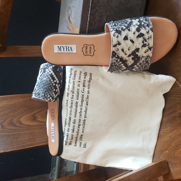 Myra Bag Shoes - NWT Myra Snake Design sandles Size 8